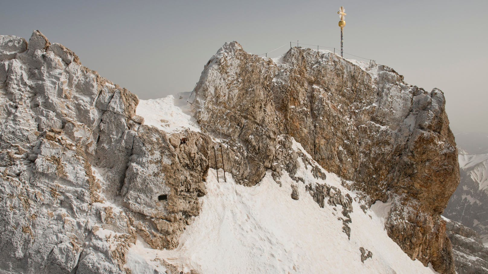 Die Zugspitze ist mit 2962 Metern Deutschlands höchster Gipfel. (Archivfoto)