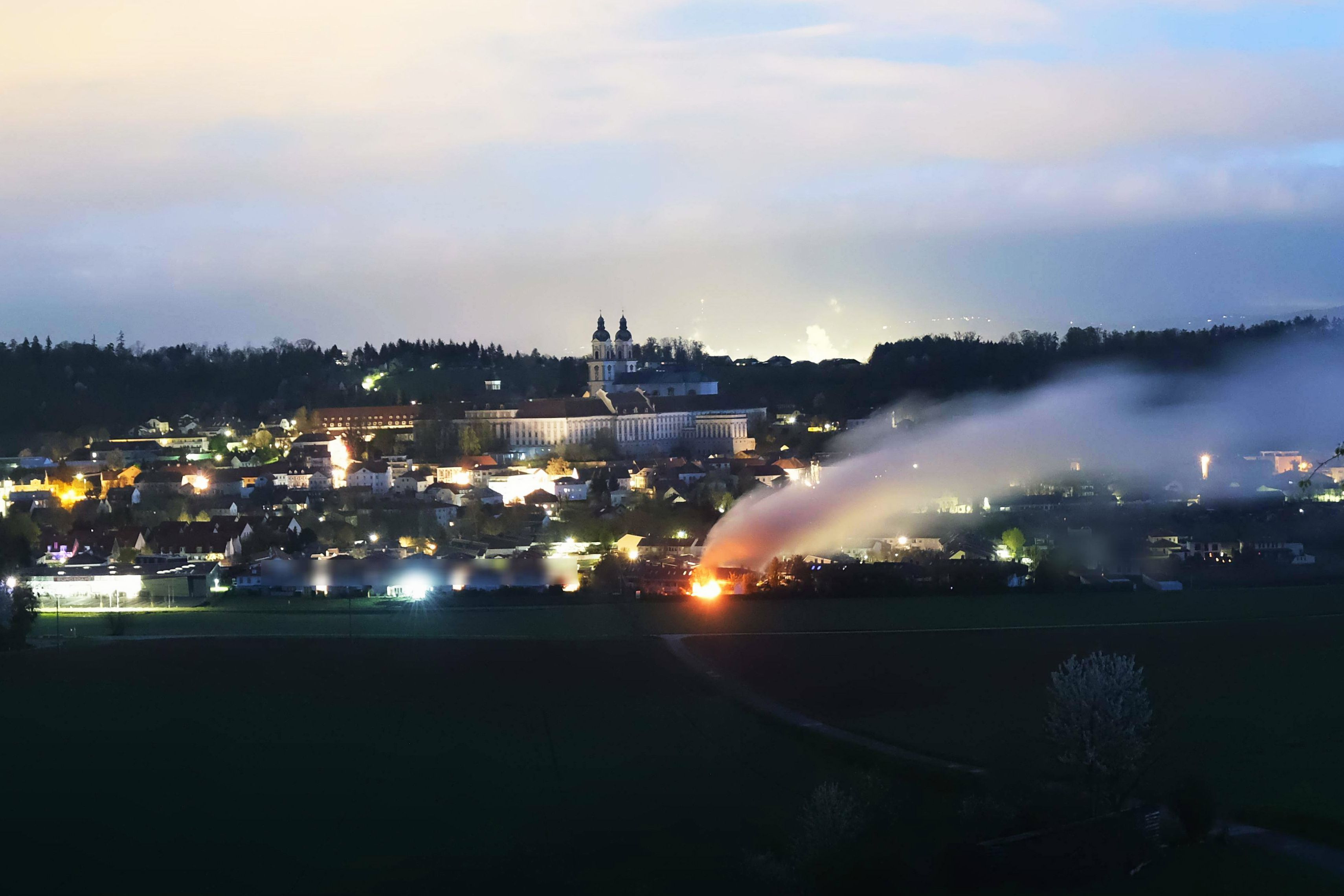 Der Brand in dem Reihenhaus war kilometerweit zu sehen.