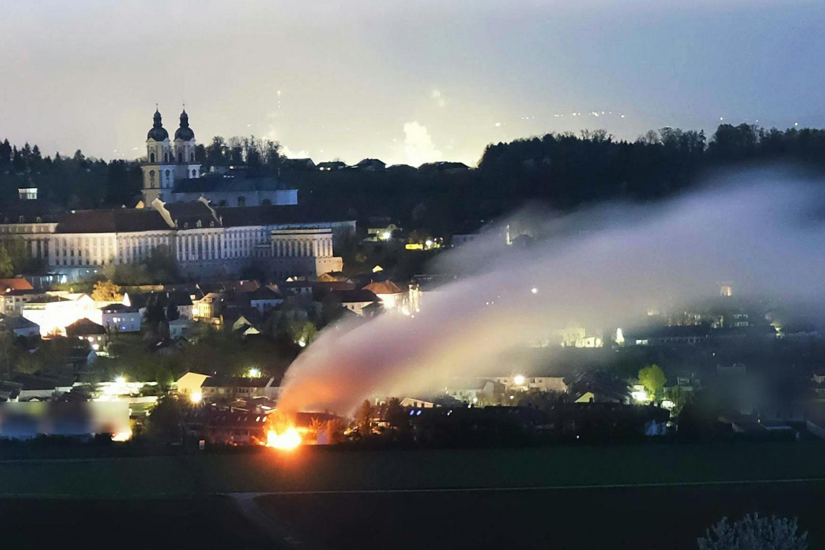 Der Brand in dem Reihenhaus war kilometerweit zu sehen.