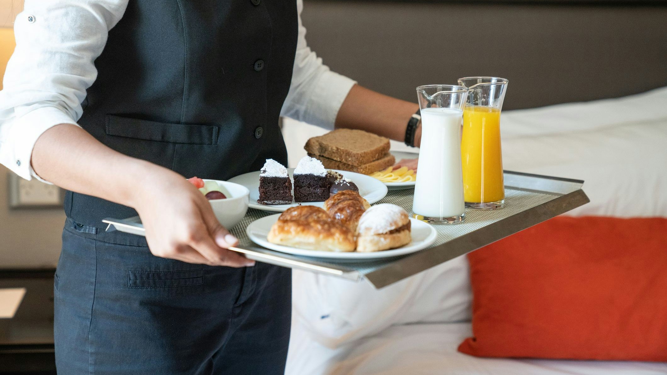 Symbolfoto einer jungen Hotel-Angestellte