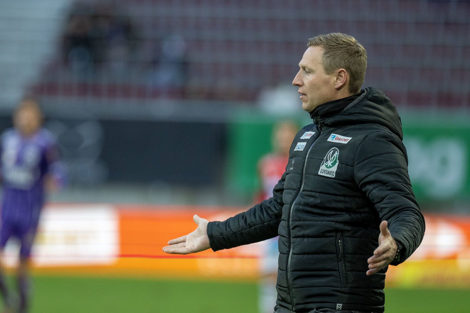 Robert Ibertsberger muss als Ried-Trainer gehen.