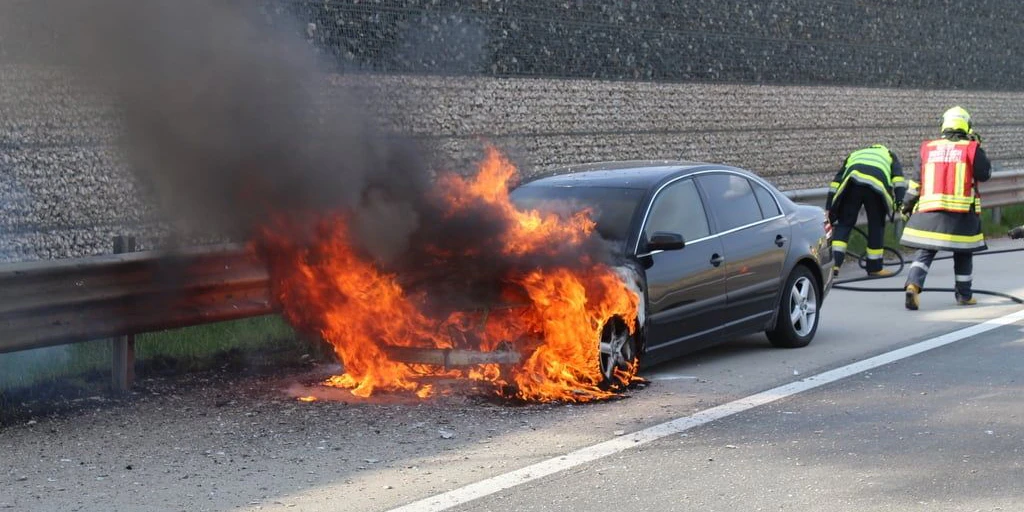 Die Feuerwehr im Löscheinsatz.