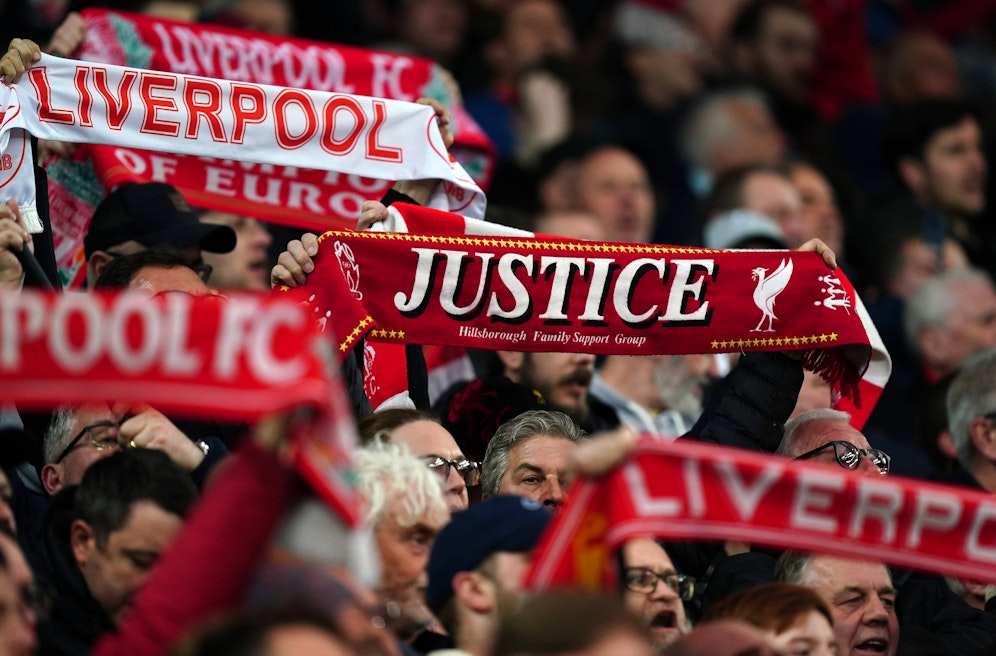 Auch die Liverpool-Fans denken an das verstorbene Kind von Cristiano Ronaldo. 