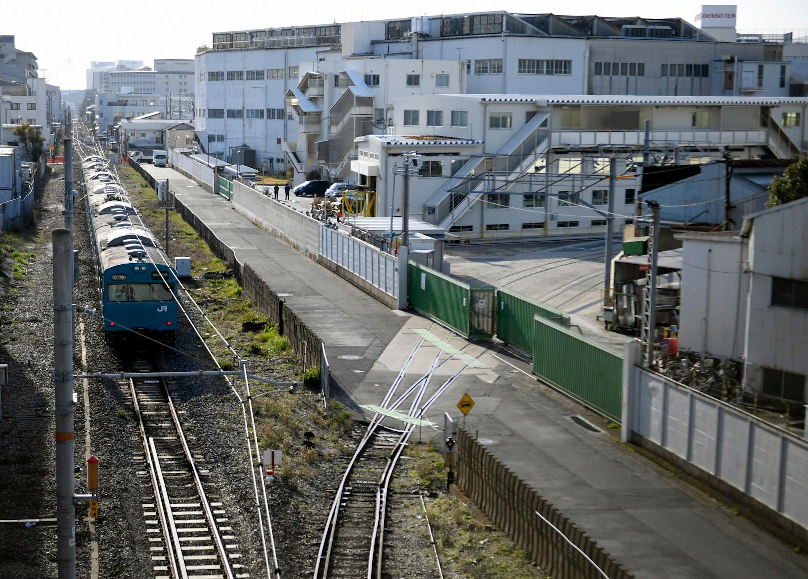 Ein Zug der West Japan Railway Company – das Unternehmen sanktionierte einen seiner Lokführer wegen einer Minute Verspätung. Symbolbild.