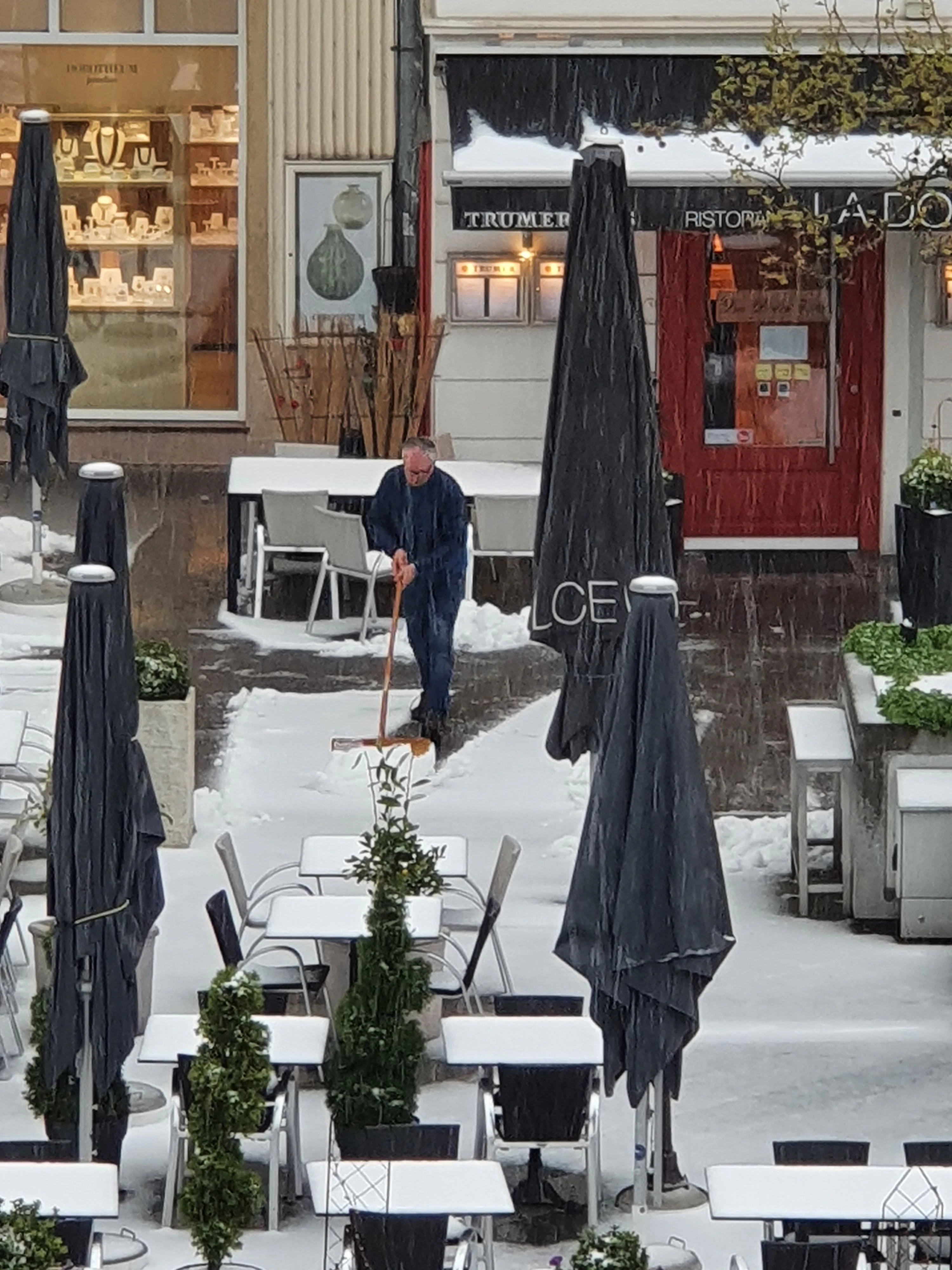 Schneeräumen am 19. April in St. Pölten