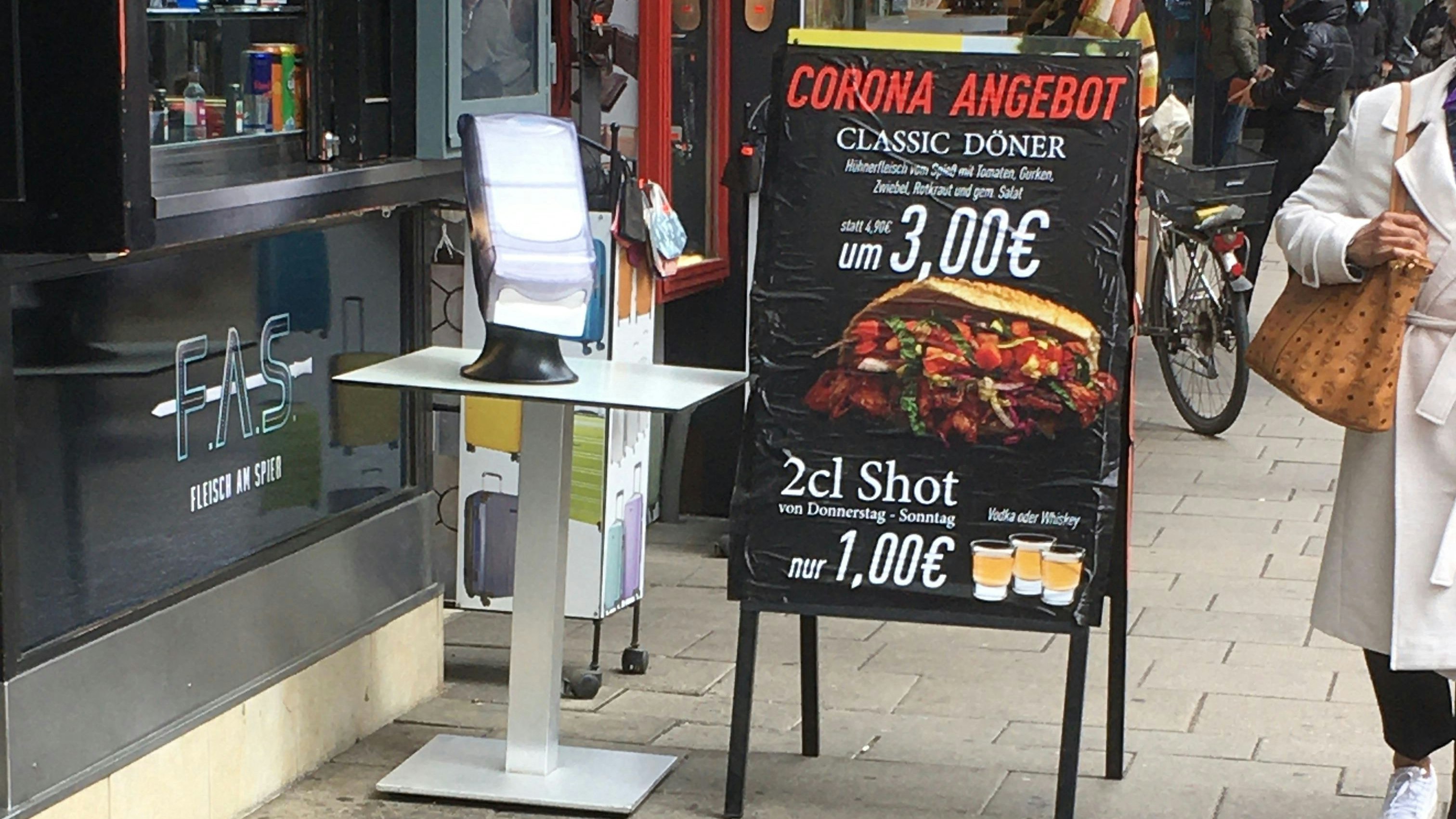 Döner und Shots im Angebot