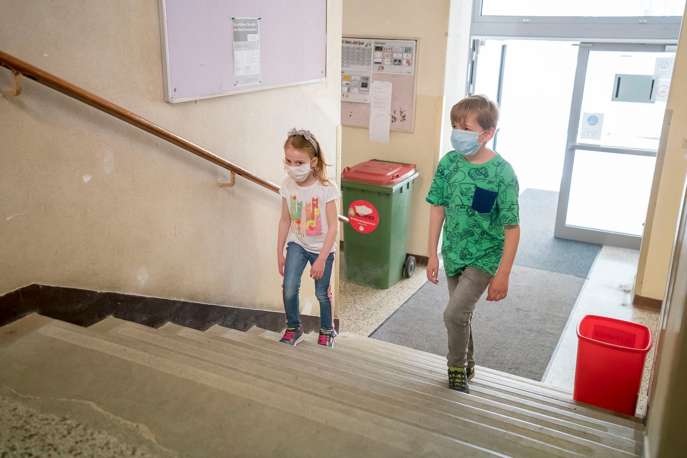 Die Maskenpflicht an Schulen bleibt vorerst aufrecht.