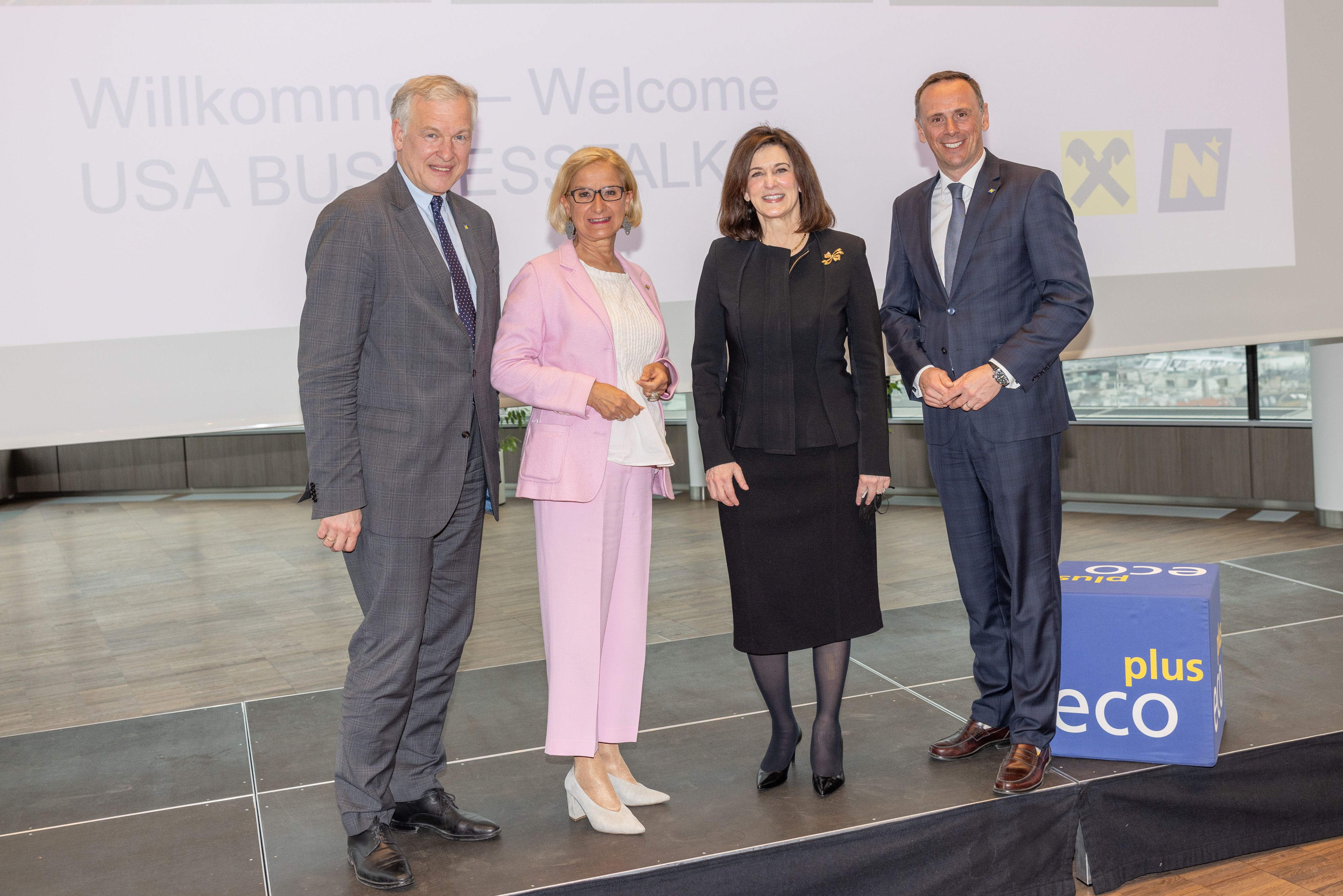 Landesrat Martin Eichtinger, Landeshauptfrau Johanna Mikl-Leitner, US-Botschafterin Victoria Reggie Kennedy, Landesrat Jochen Danninger 
