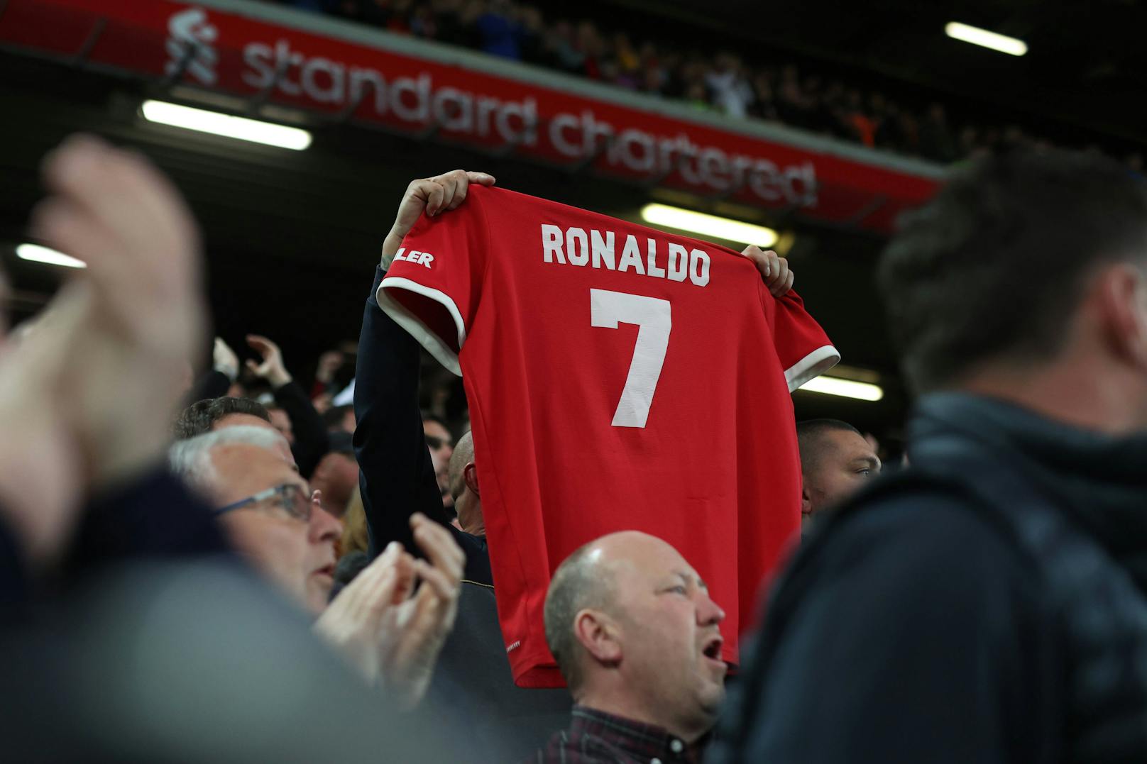 Liverpool-Fans gedachten in einer Trauerminute dem Sohn von Cristiano Ronaldo. 