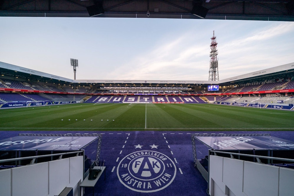 Am Verteilerkreis wird ein Serbien-Testspiel ausgetragen.&nbsp;