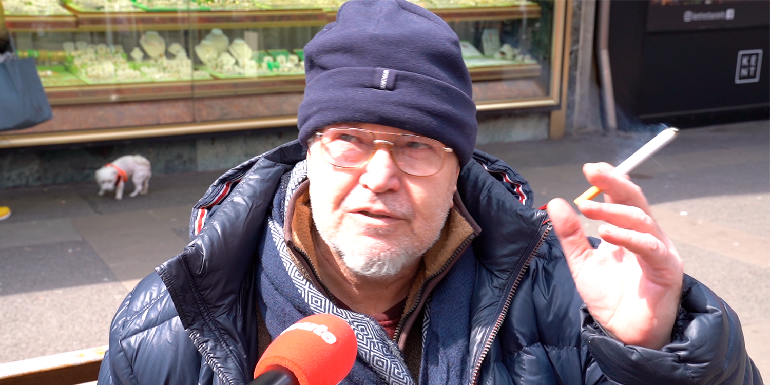 Serdar (63) raucht zwei Schachteln pro Tag.