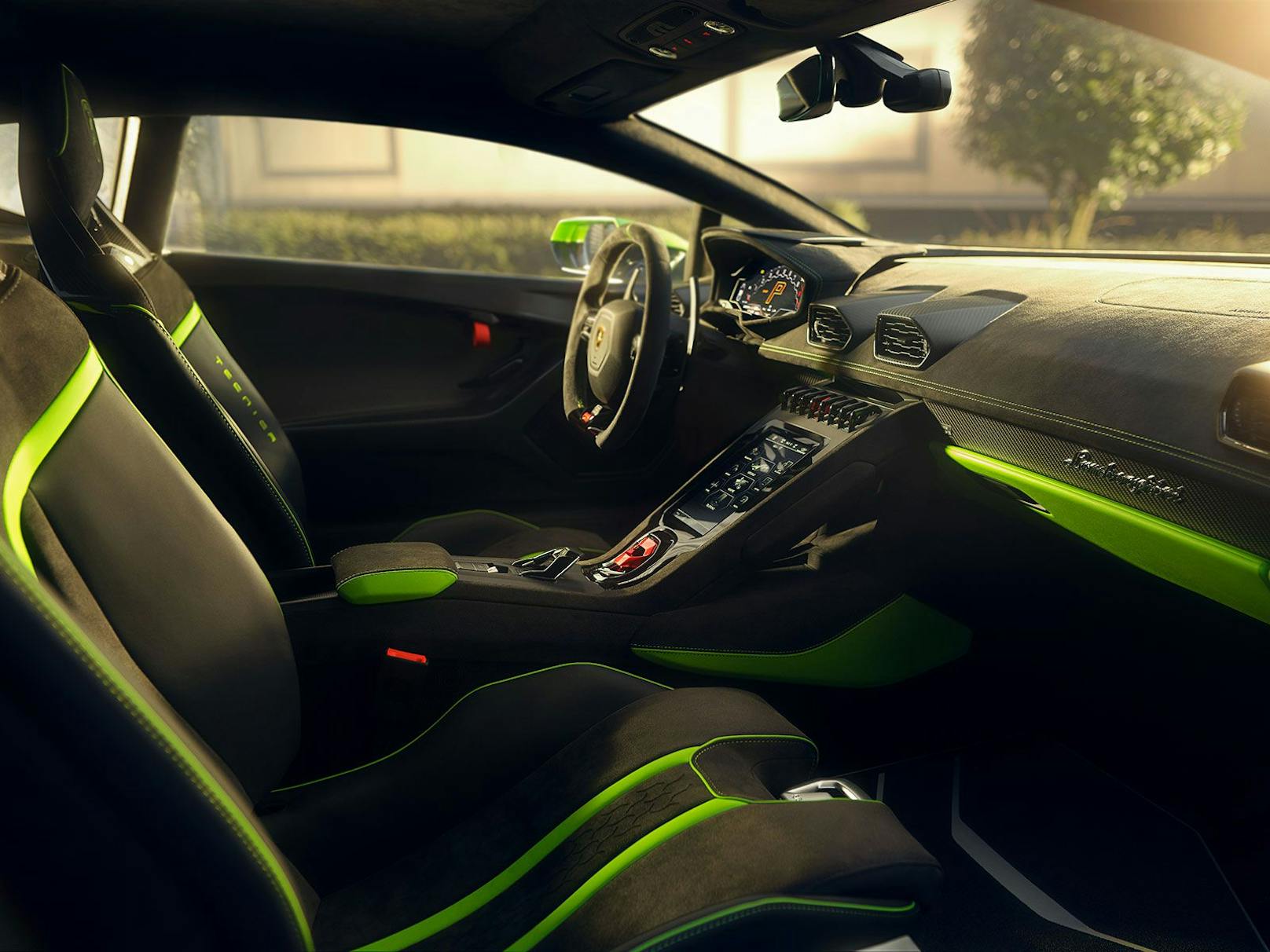 Im Innenraum bleibt der Lamborghini Huracan Tecnica gegenüber dem EVO RWD unverändert.