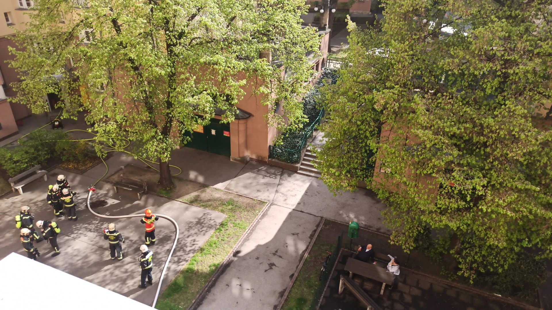 24 Florianis löschten den Kellerbrand 