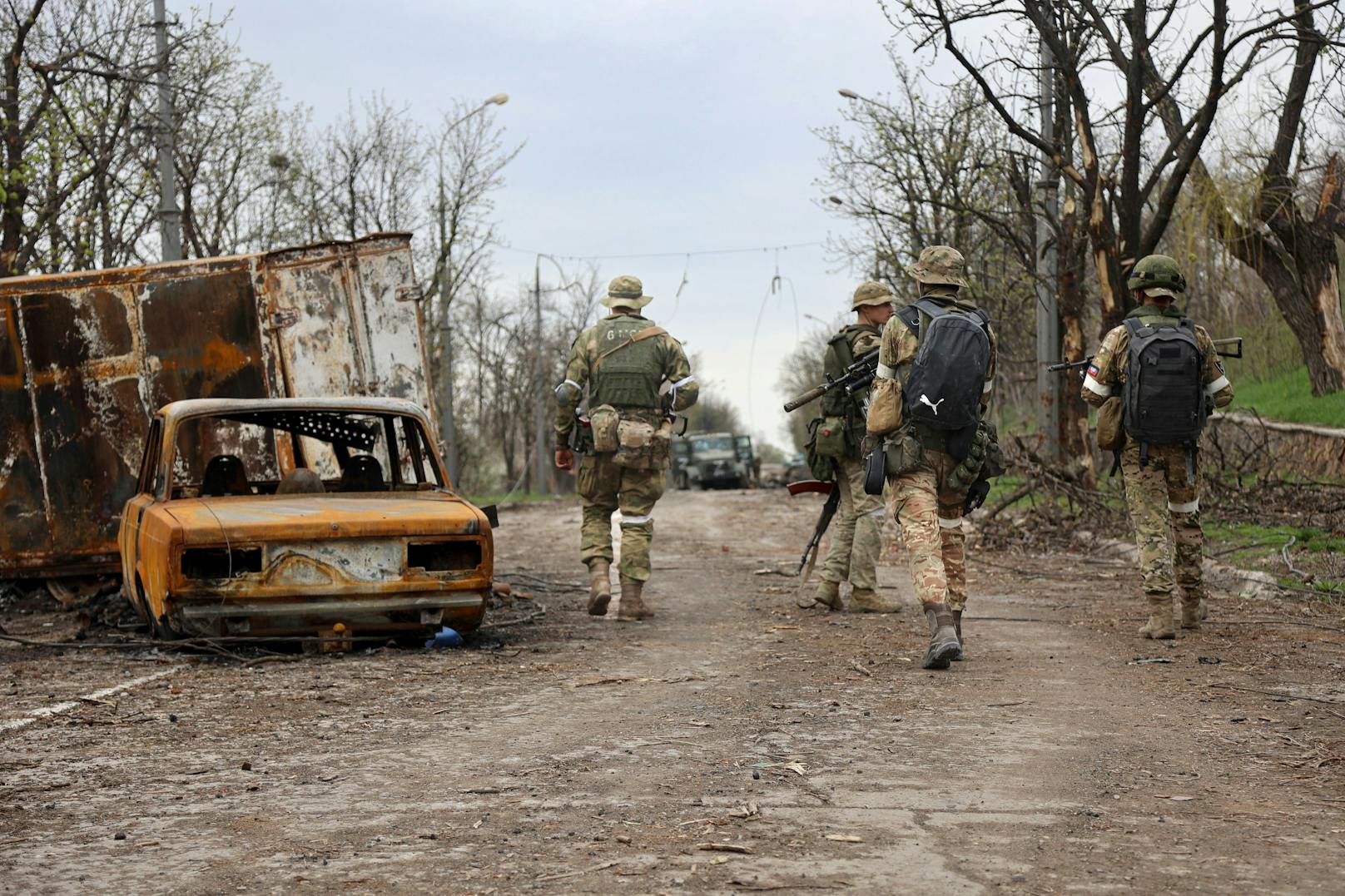 Der ukrainische Präsident Wolodimir Selenski sieht die Lage in Mariupol weiter als "so schwierig wie nur möglich." Die russische Armee blockiere alle Versuche, humanitäre Korridore zu organisieren.