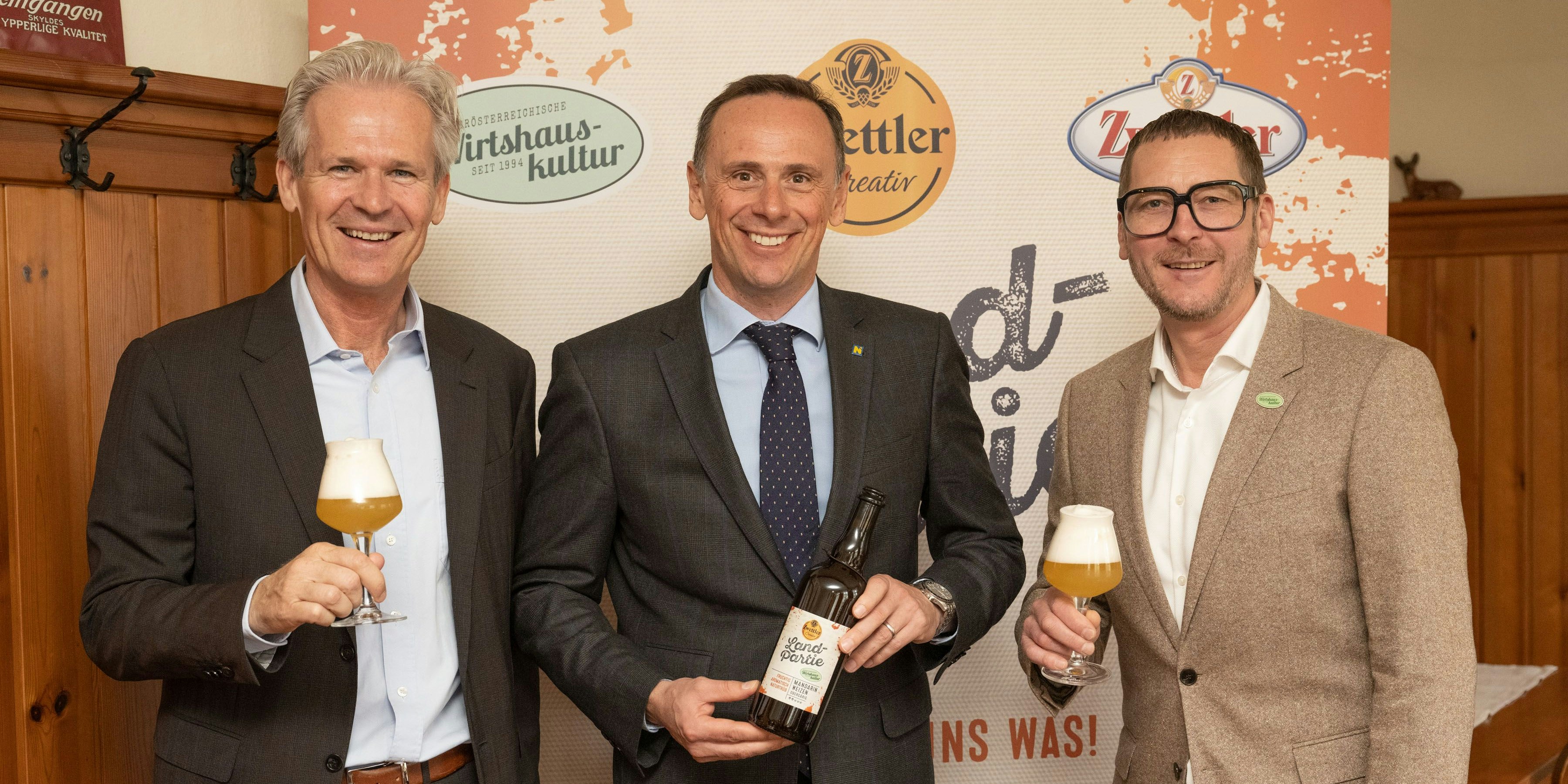 Karl Schwarz, Inhaber Privatbrauerei Zwettl, mit Jochen Danninger und Harald Pollak, Obmann NÖ Wirtshauskultur