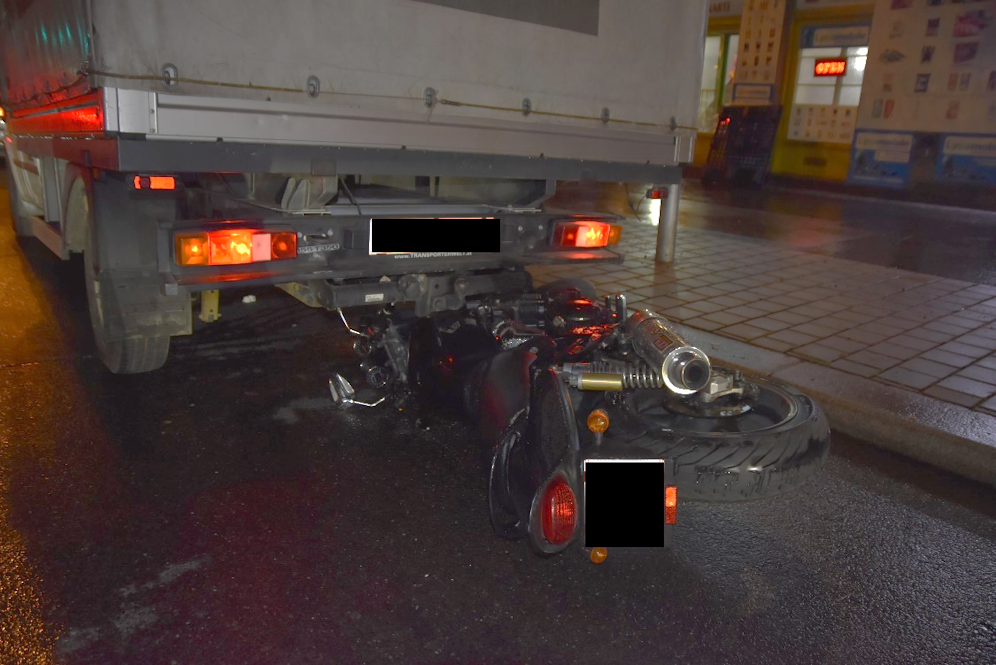 Der Motorradlenker fuhr von hinten auf den Lkw auf und konnte nicht mehr bremsen.&nbsp;