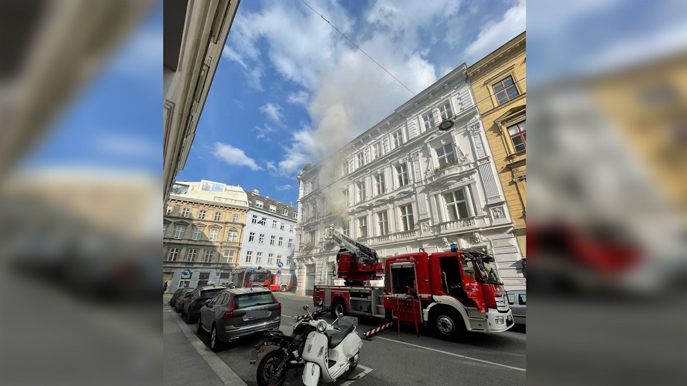 Meterhohe Rauchwolken verteilten sich in der Schönbrunner Straße