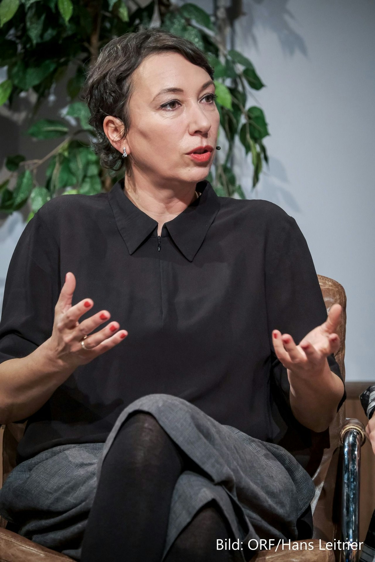 Heute.at - Strauss erklärt im ORF, wieso sie plötzlich zuzelt