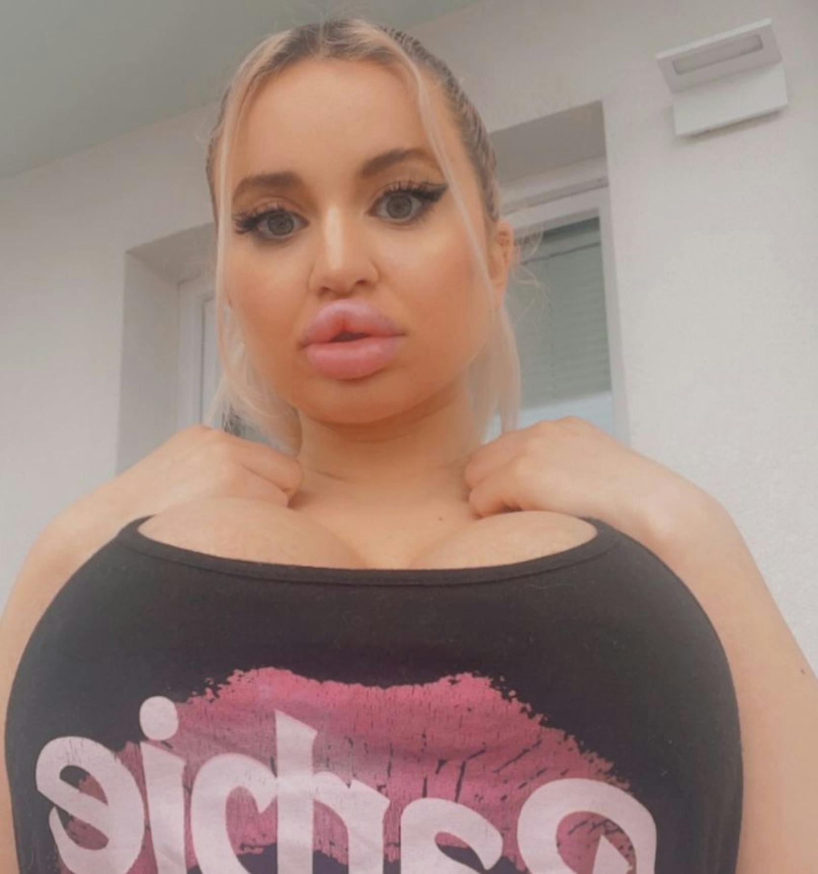 Wienerin Jessy hat mehr als 50.000 Euro für Beauty-Operationen ausgegeben. Doch die 21-Jährige hat nach drei Brust-Op's und einem Po-Eingriff sowie mehreren Lippenaufspritzungen noch nicht genug.