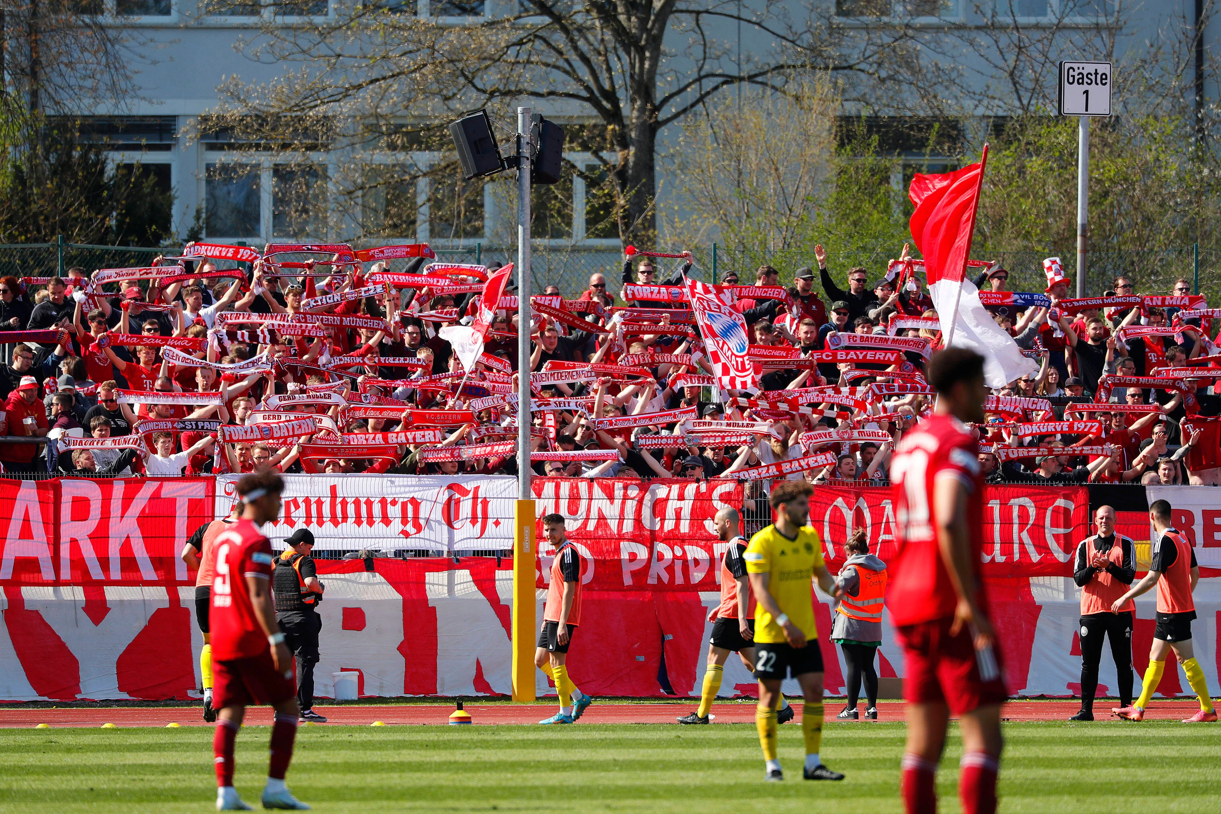Bayreuther besiegt Bayern in der Regionalliga mit 4:0.