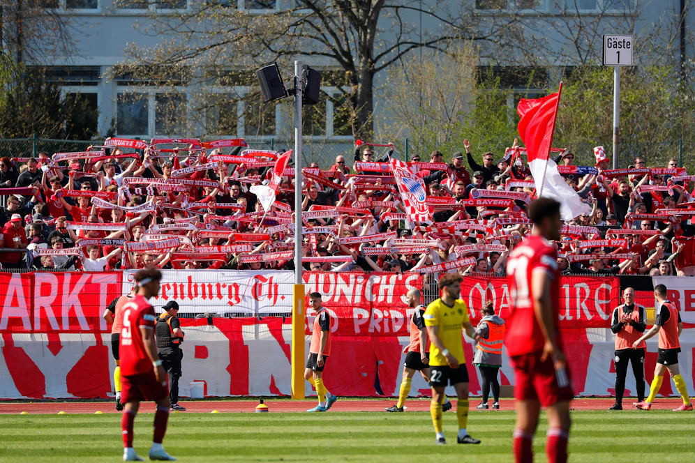 Bayreuther besiegt Bayern in der Regionalliga mit 4:0.