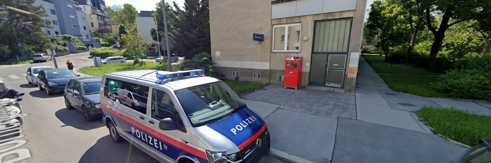 In der Polizeiinspektion Krottenbachstraße wurde der (negative) Drogentest durchgeführt.