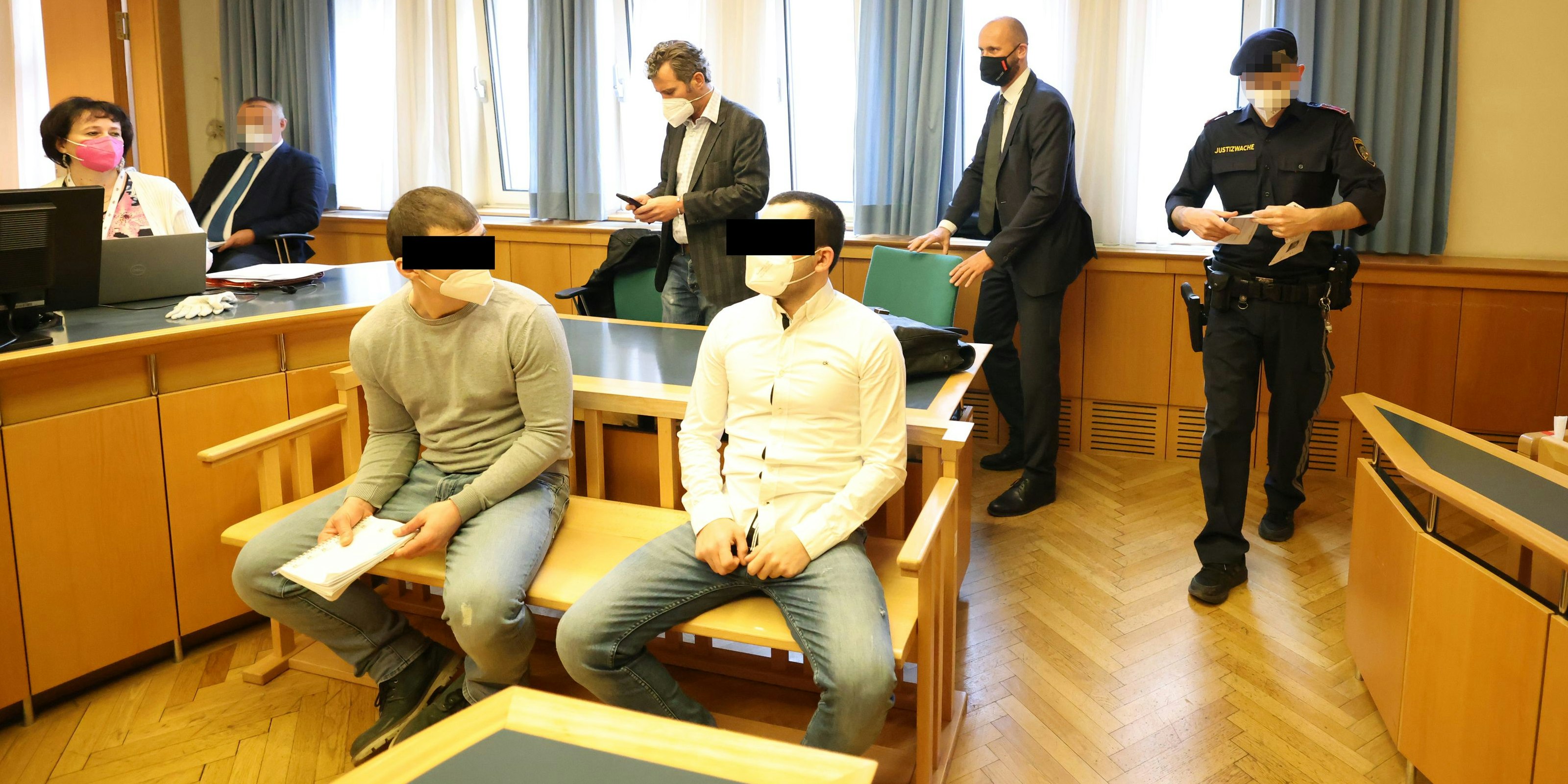 Die Angeklagten behaupteten vor Gericht, dass sie sich nicht kennen.