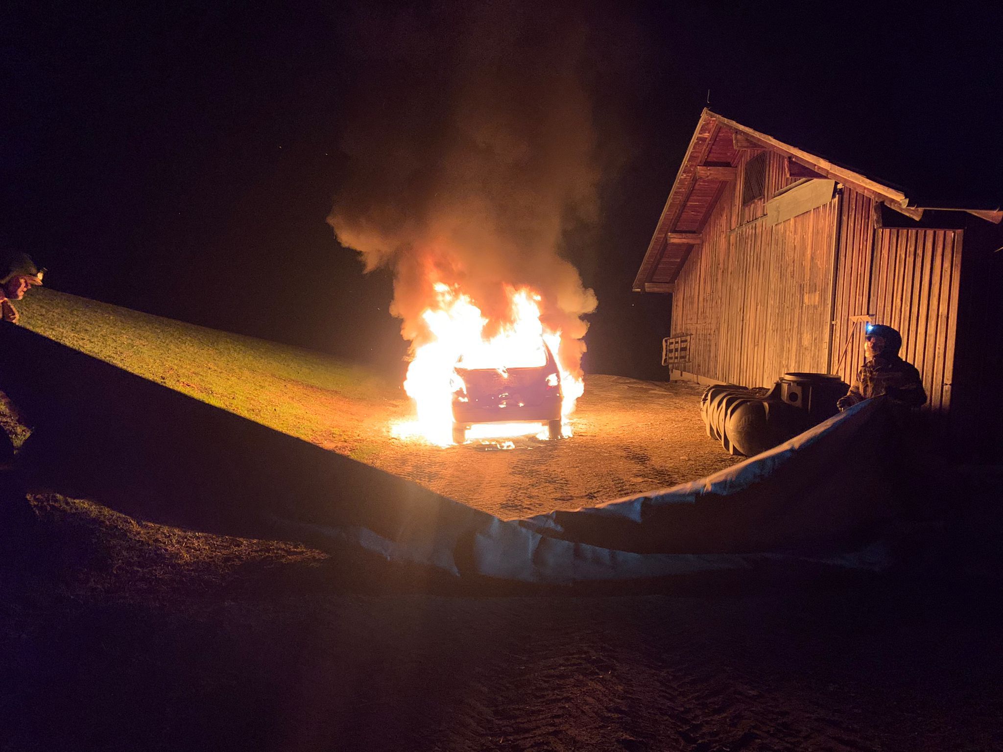 Das Auto brannte vollständig aus.