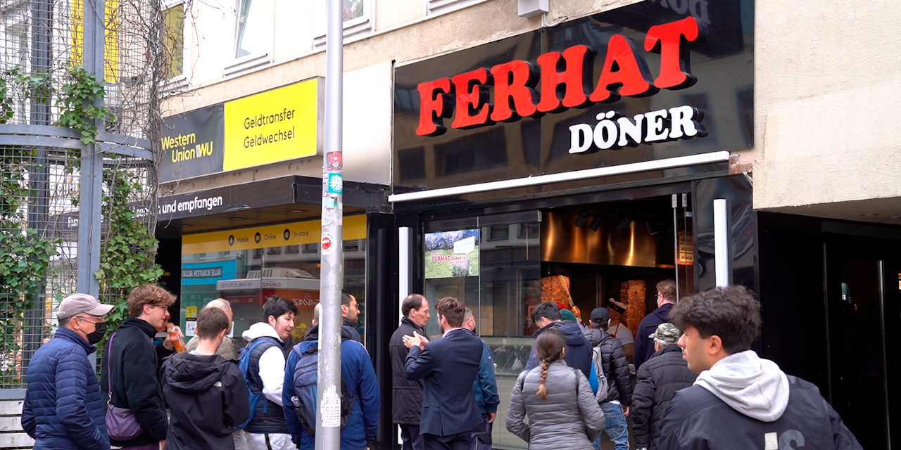 Heute.at - Mega-Hype um Kebab-Laden – darum stehen Wiener hier an