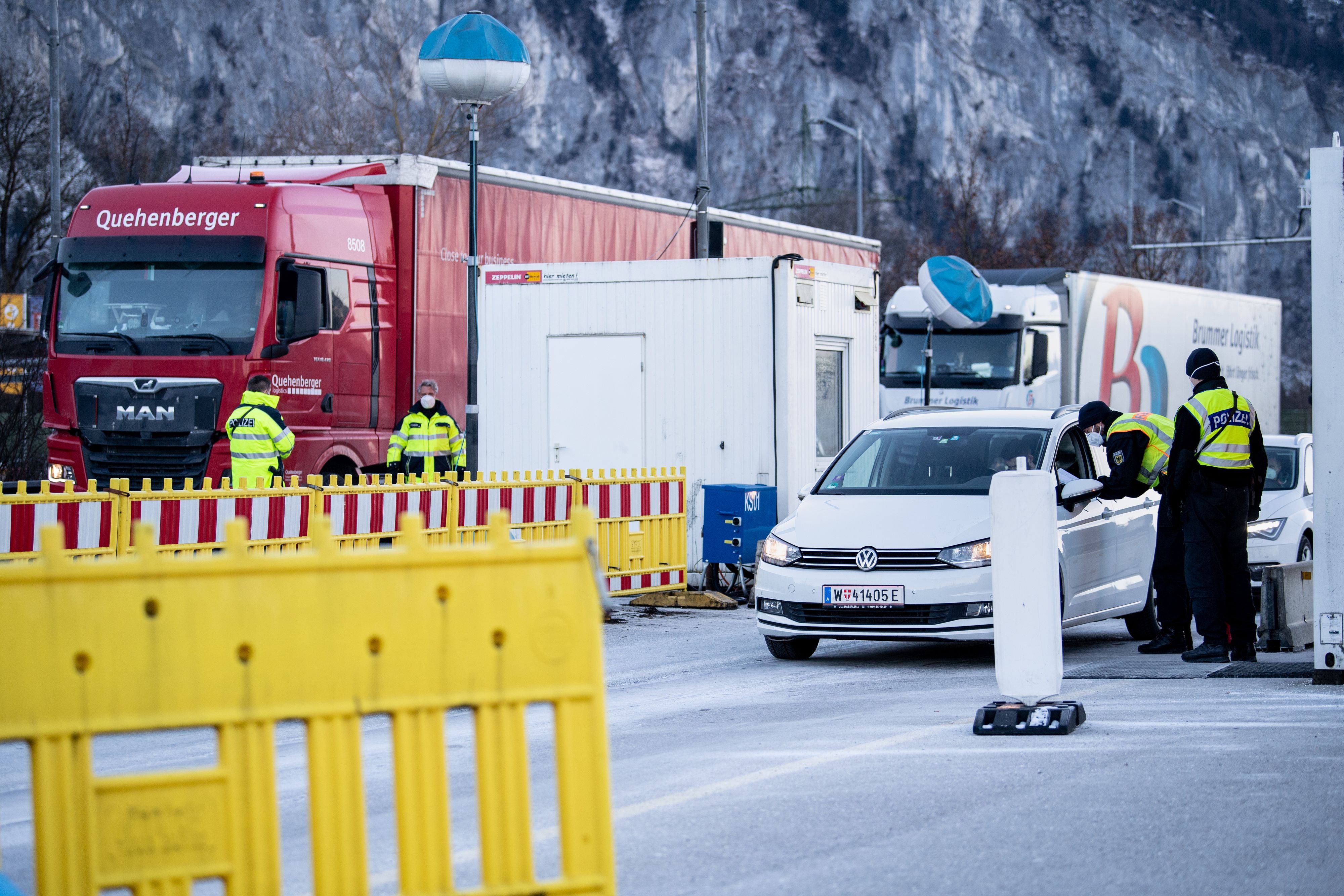 Der Lkw-Lenker rastete bei der polizeilichen Überprüfung aus.