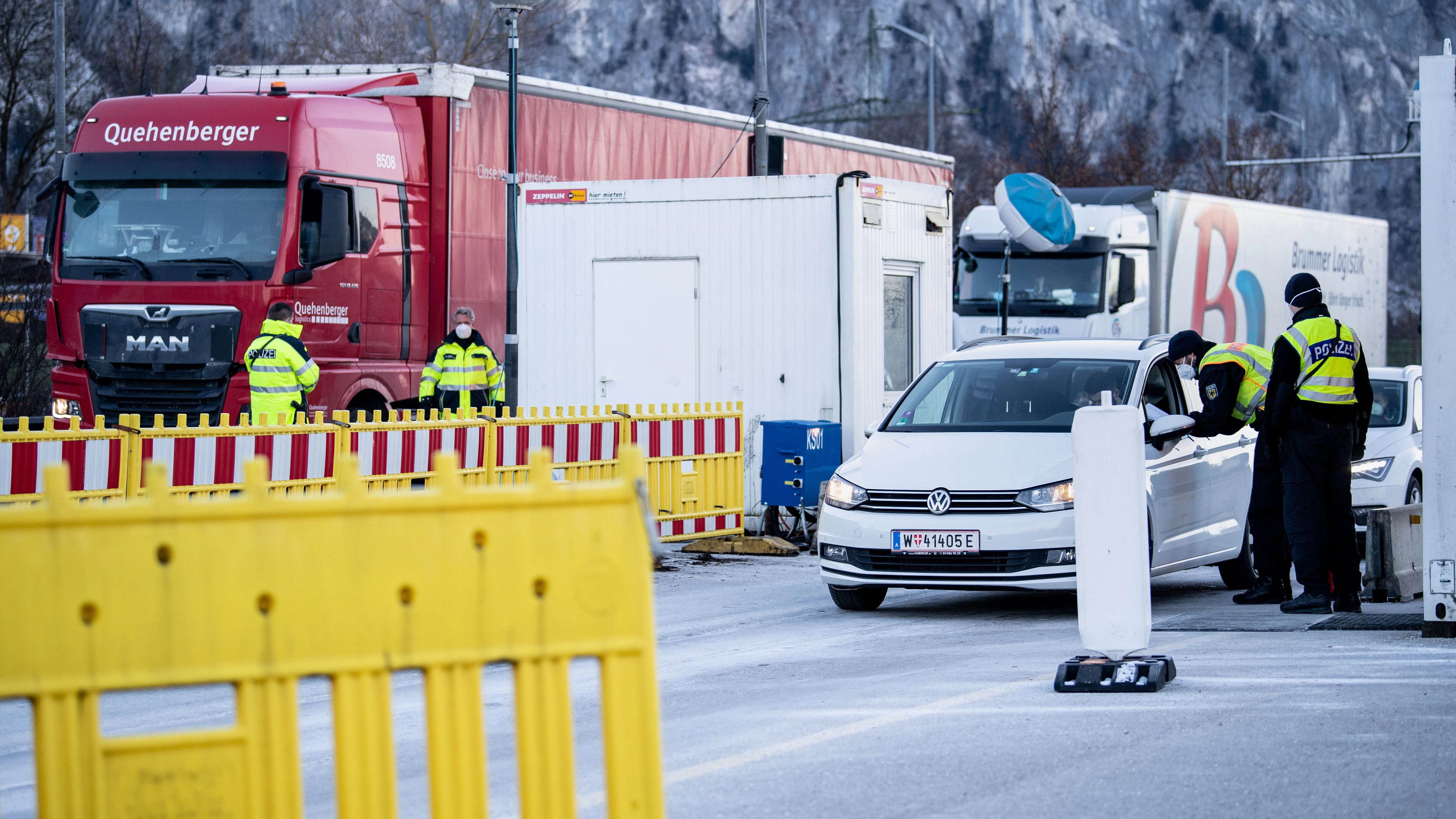Der Lkw-Lenker rastete bei der polizeilichen Überprüfung aus.