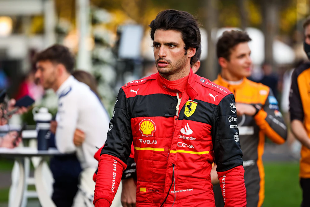 Carlos Sainz bleibt bei Ferrari