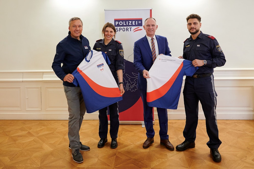 Fritz Strobl, Elisabeth Aigner (Ski-Guide), Minister Gerhard Karner und Karim Mabrouk (Kickboxen)