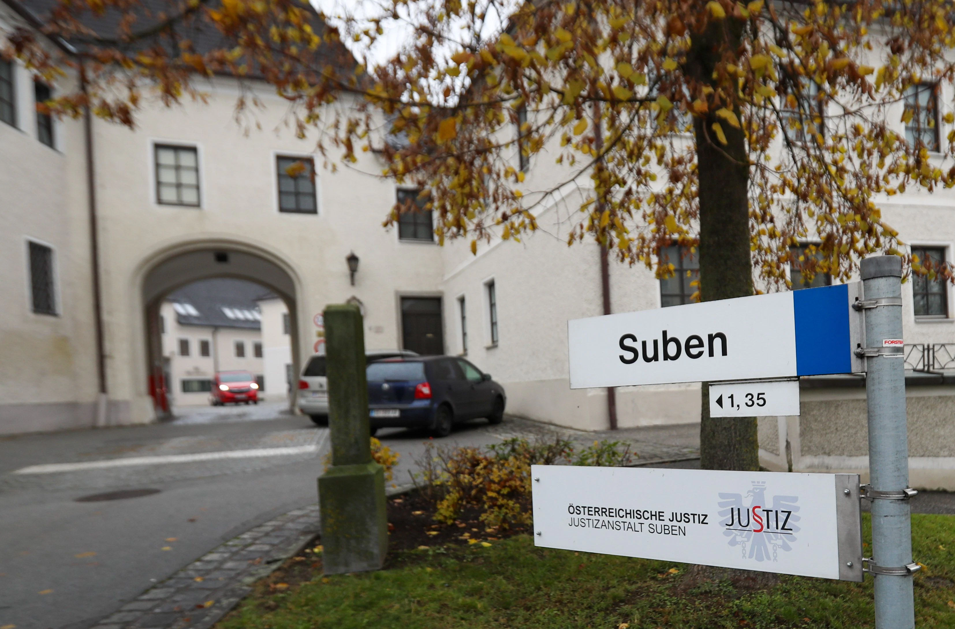 In der Justizanstalt Suben sitzen die beiden gerade ein.