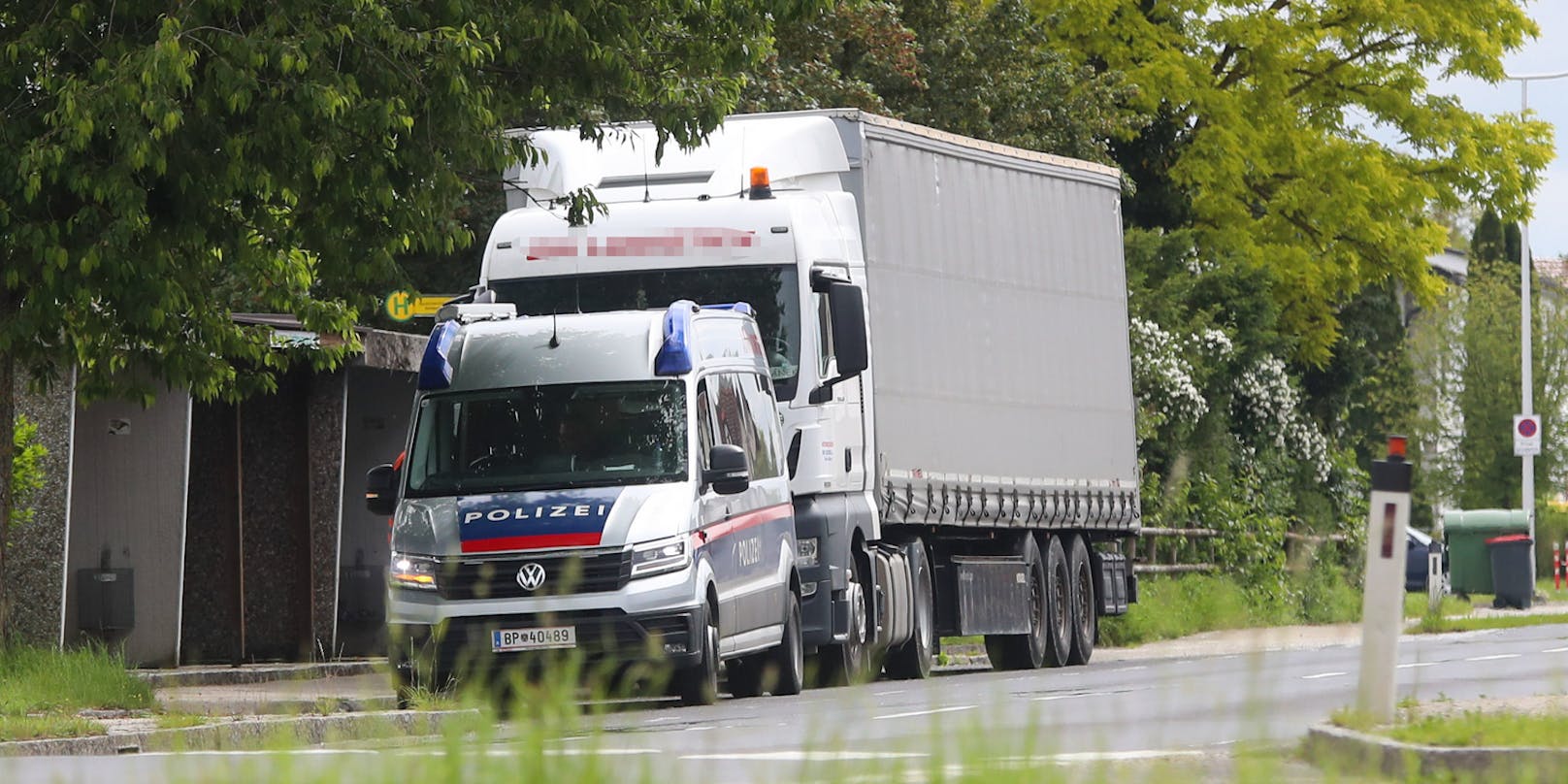 Insgesamt drei gestohlene Lkw konnten die Polizisten ausfindig machen. (Symbolbild)