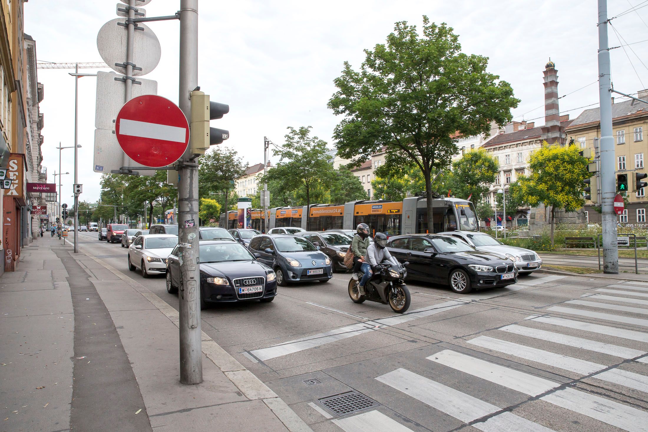 Der Wiener soll seine Räuber über die Gürtelfahrbahn verfolgt haben. (Archivbild)