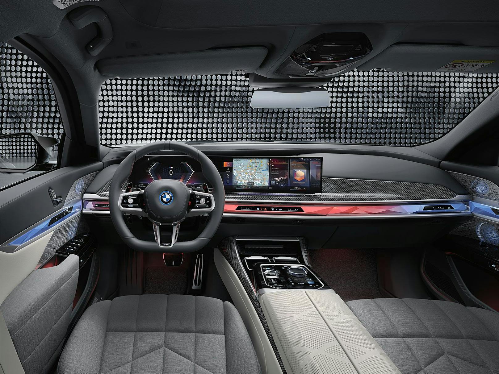 Luxuriöser Innenraum mit dem BMW Curved-Display