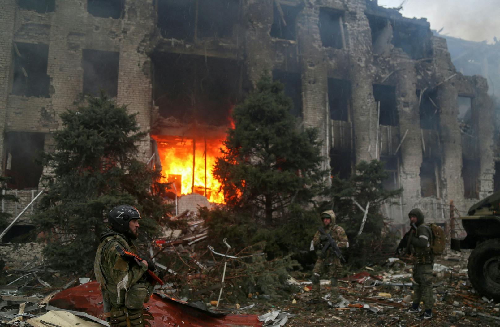 Fotos internationaler Nachrichtenagenturen bestätigen, dass sich die berüchtigten "Kadyrowzy" in Mariupol aufhalten.