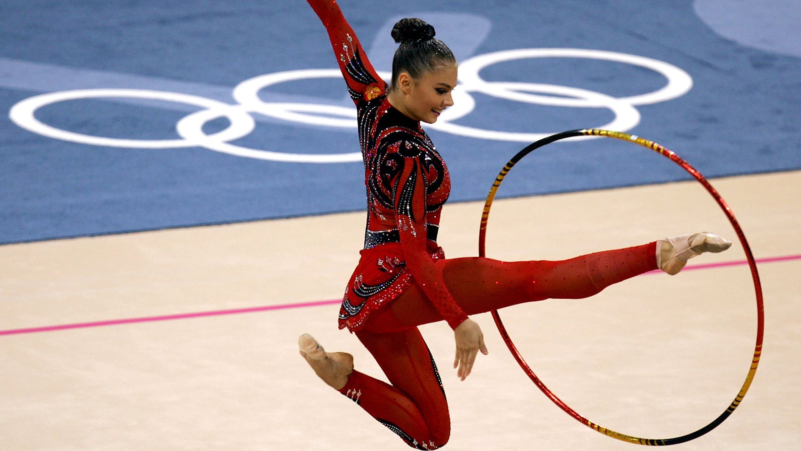 Die Olympionikin soll wenige Jahre später die neue Frau an seiner Seite geworden sein und ihm mehrere Kinder geboren haben.