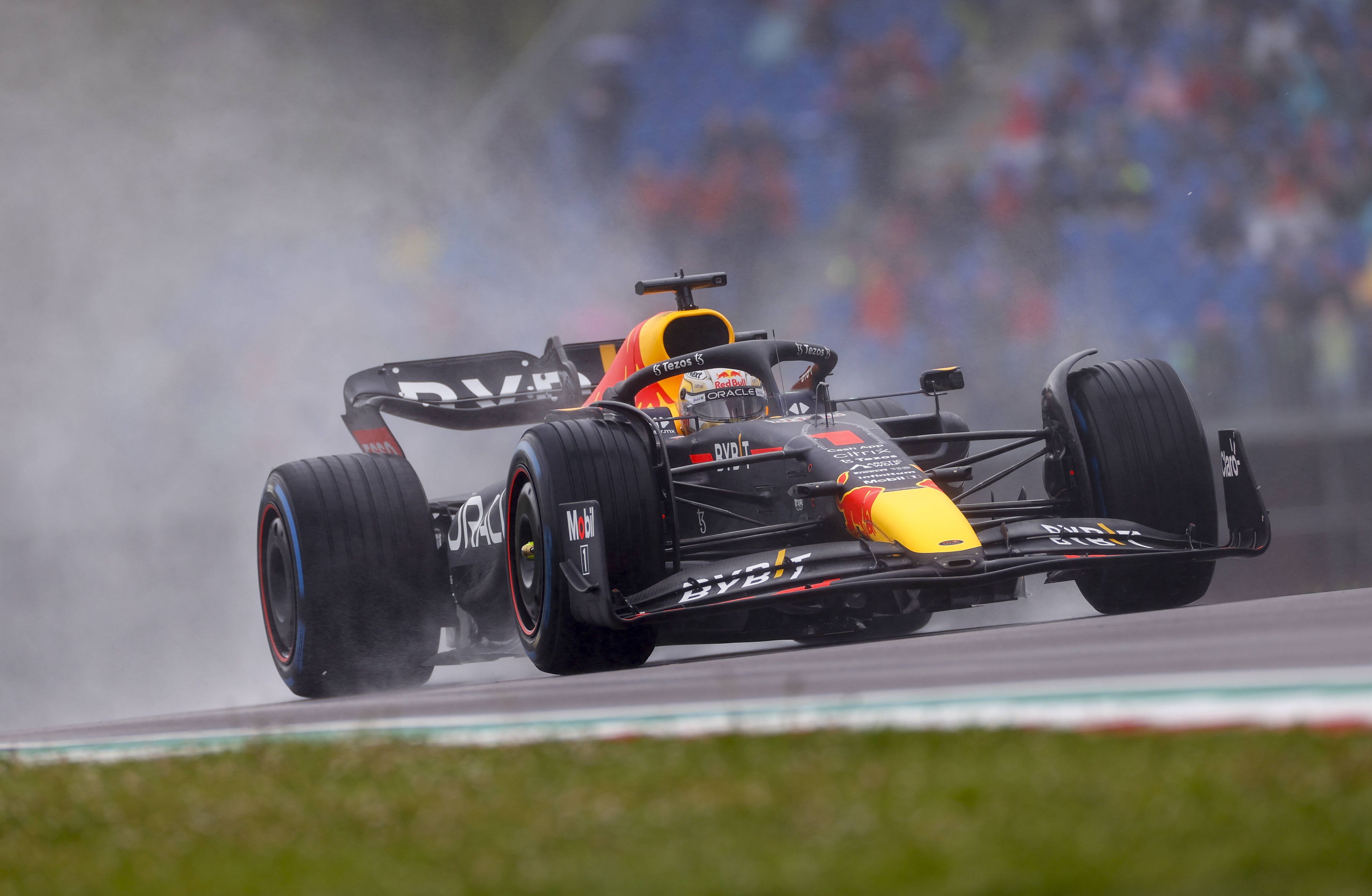 Max Verstappen rast zur Pole Position. 