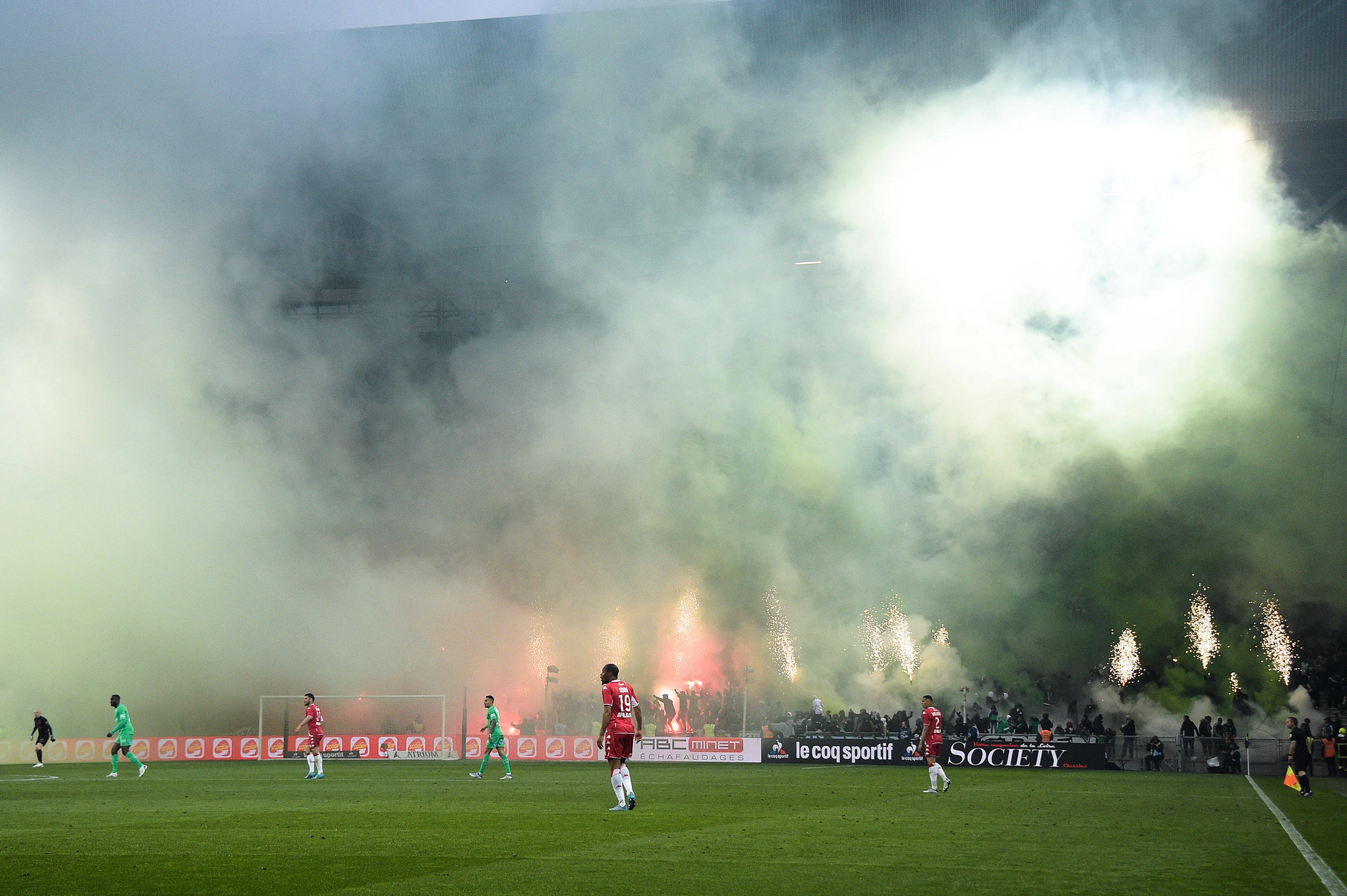 Beim Spiel zwischen St. Etienne und Monaco ist es zu Ausschreitungen gekommen. 