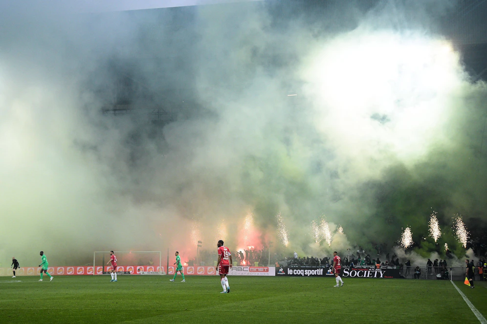 Beim Spiel zwischen St. Etienne und Monaco ist es zu Ausschreitungen gekommen. 