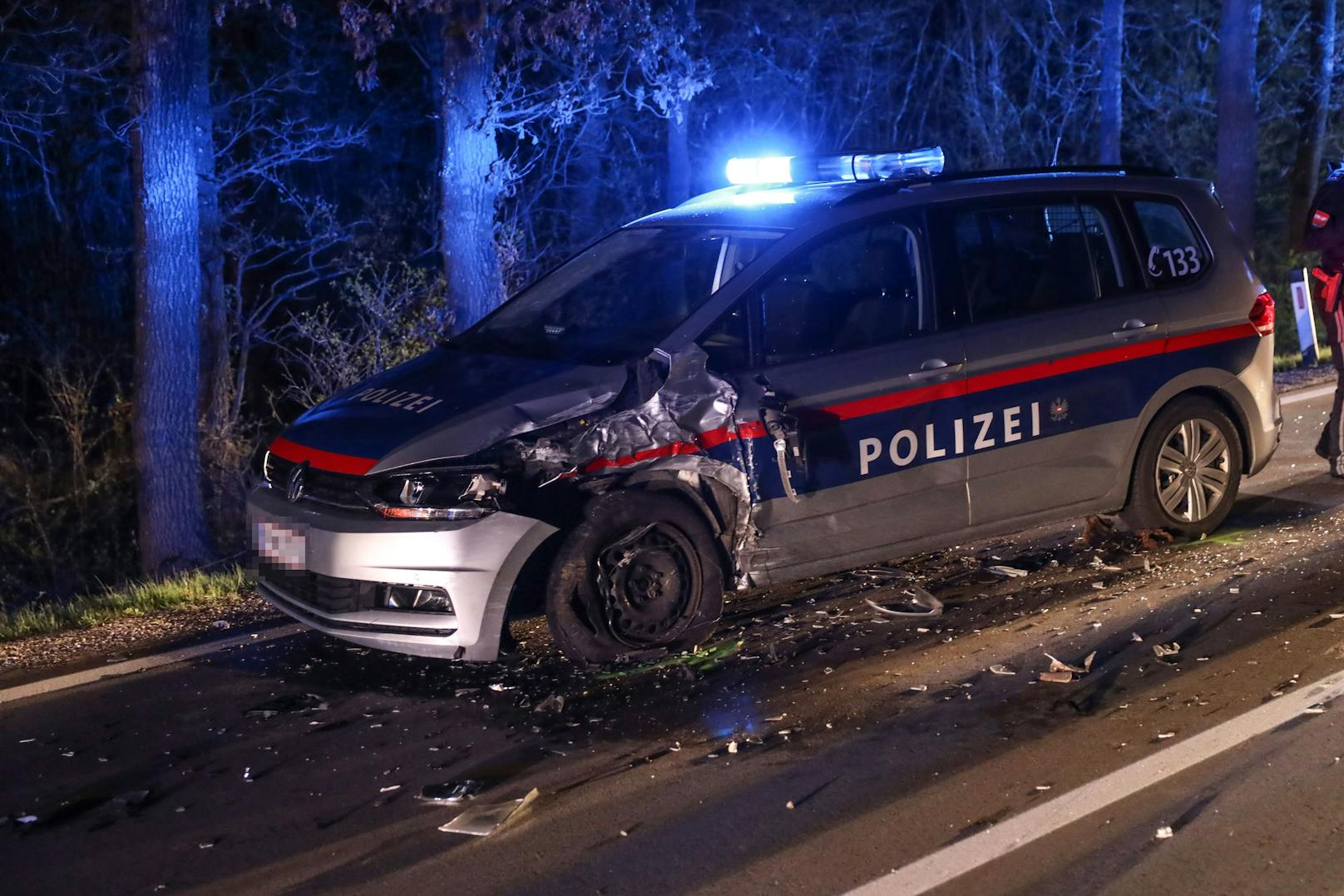Pkw-Lenker crashte bei Flucht in Streifenwagen