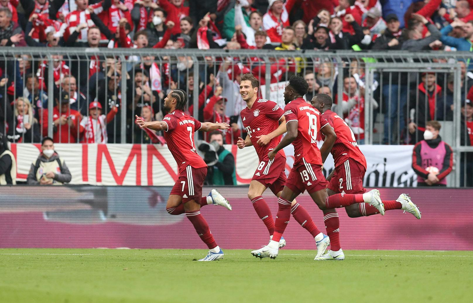 Die Bayern feiern den zehnten Titel in Serie. 