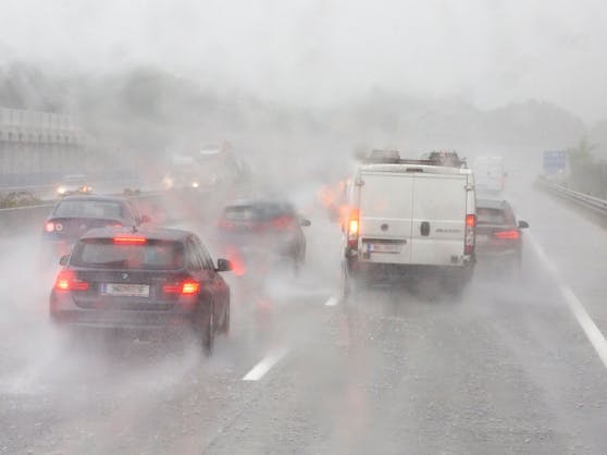 Der Verkehr ist im Klimaschutz Österreichs "Sorgenkind Nr. 1". Ein Tempolimit könnte rasch Emissionen reduzieren.
