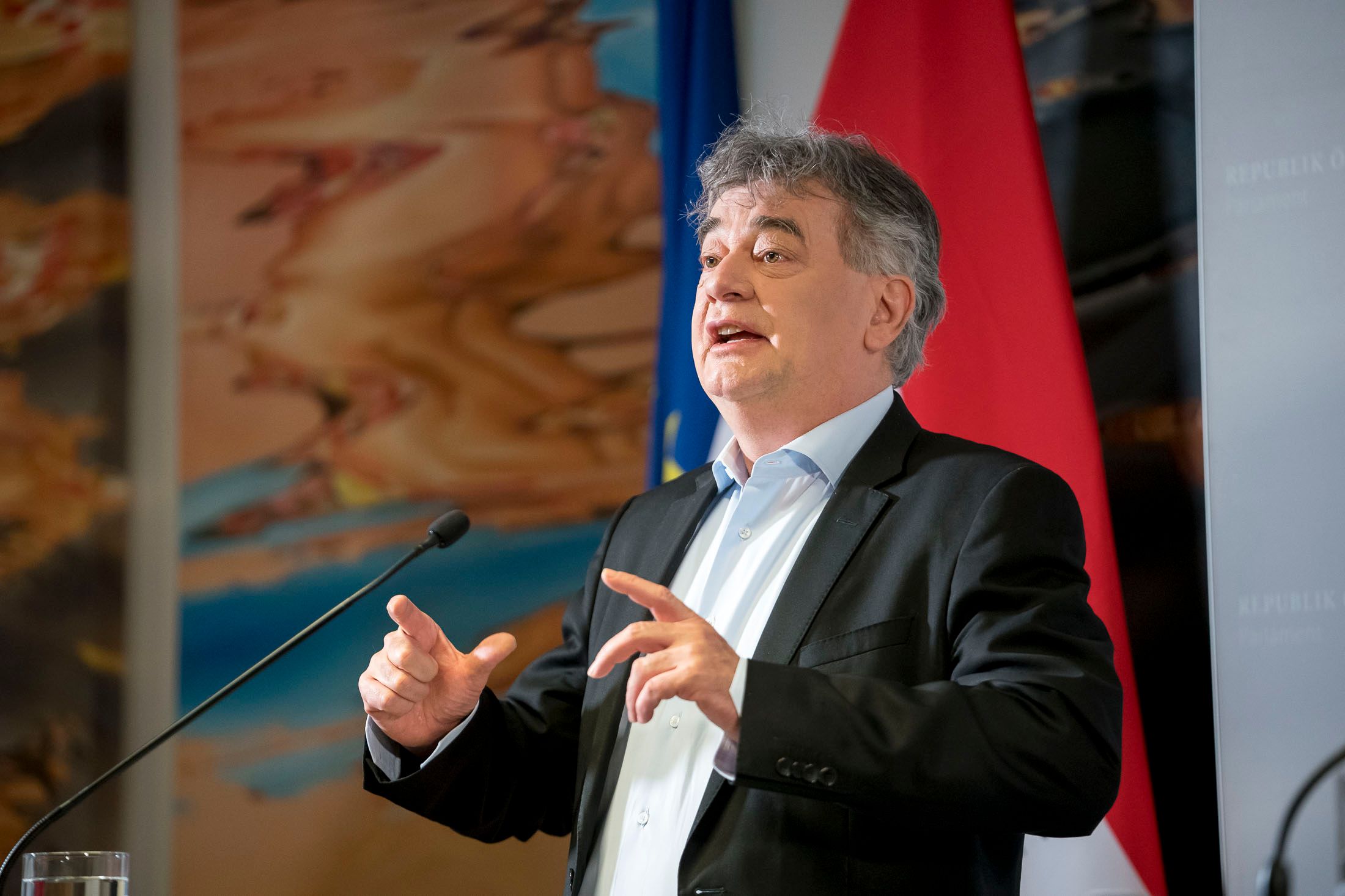 Schon in den nächsten Wochen soll es neue Maßnahmen gegen die Teuerung geben, so Vizekanzler Werner Kogler.