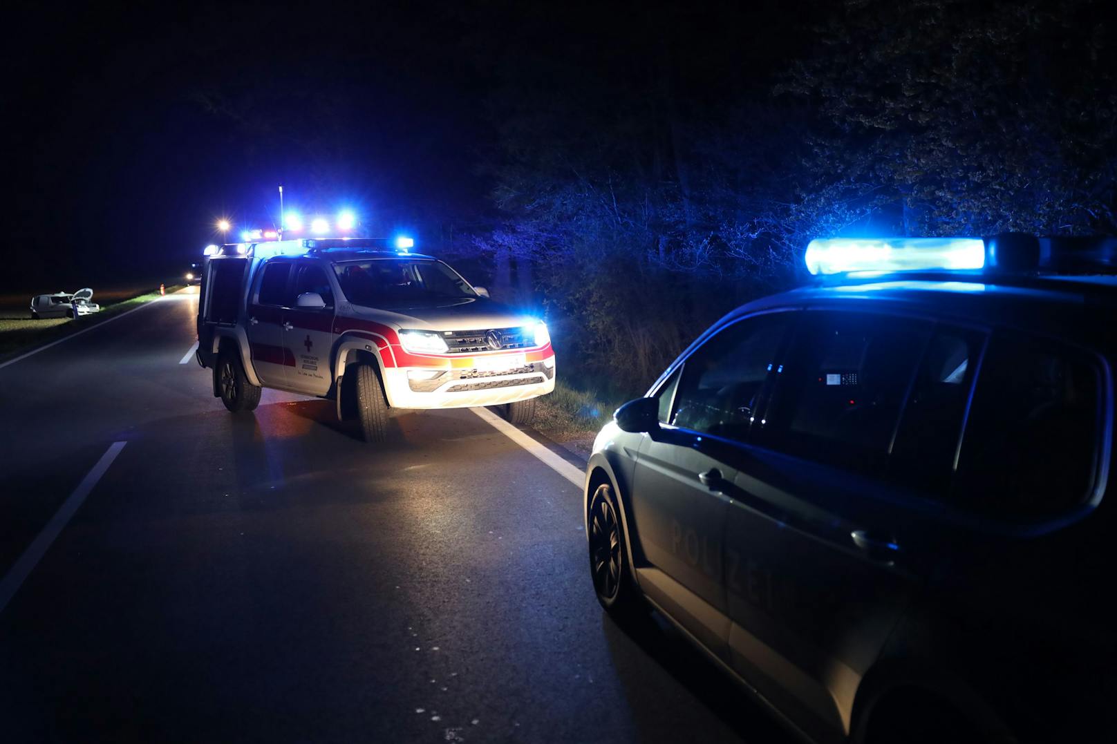 Ein 57-Jähriger aus dem Bezirk Vöcklabruck lenkte in alkoholisiertem Zustand seinen Pkw auf der B1 von Wels kommend Richtung Lambach.