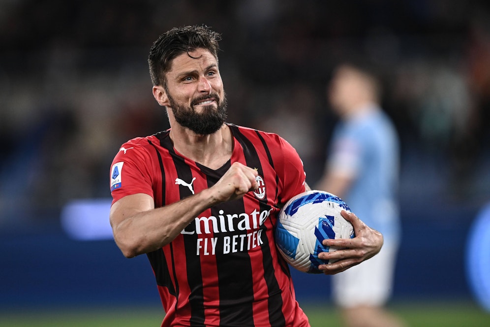 Milans Giroud jubelt gegen Lazio