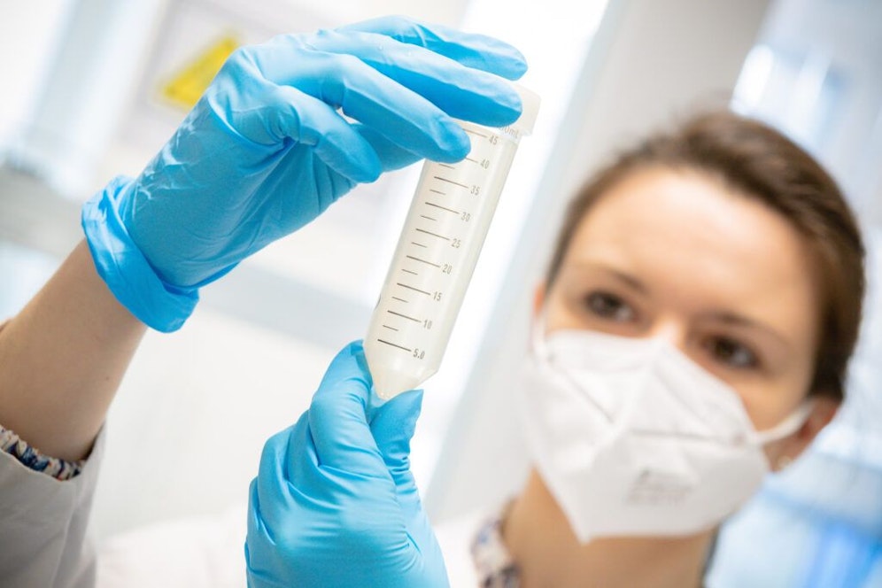 Seit zwei Jahren wird das Abwasser in der Wiener Kläranlage auf Coronaviren untersucht. Nun soll das auch auf Influenza und andere Krankheiten erweitert werden.