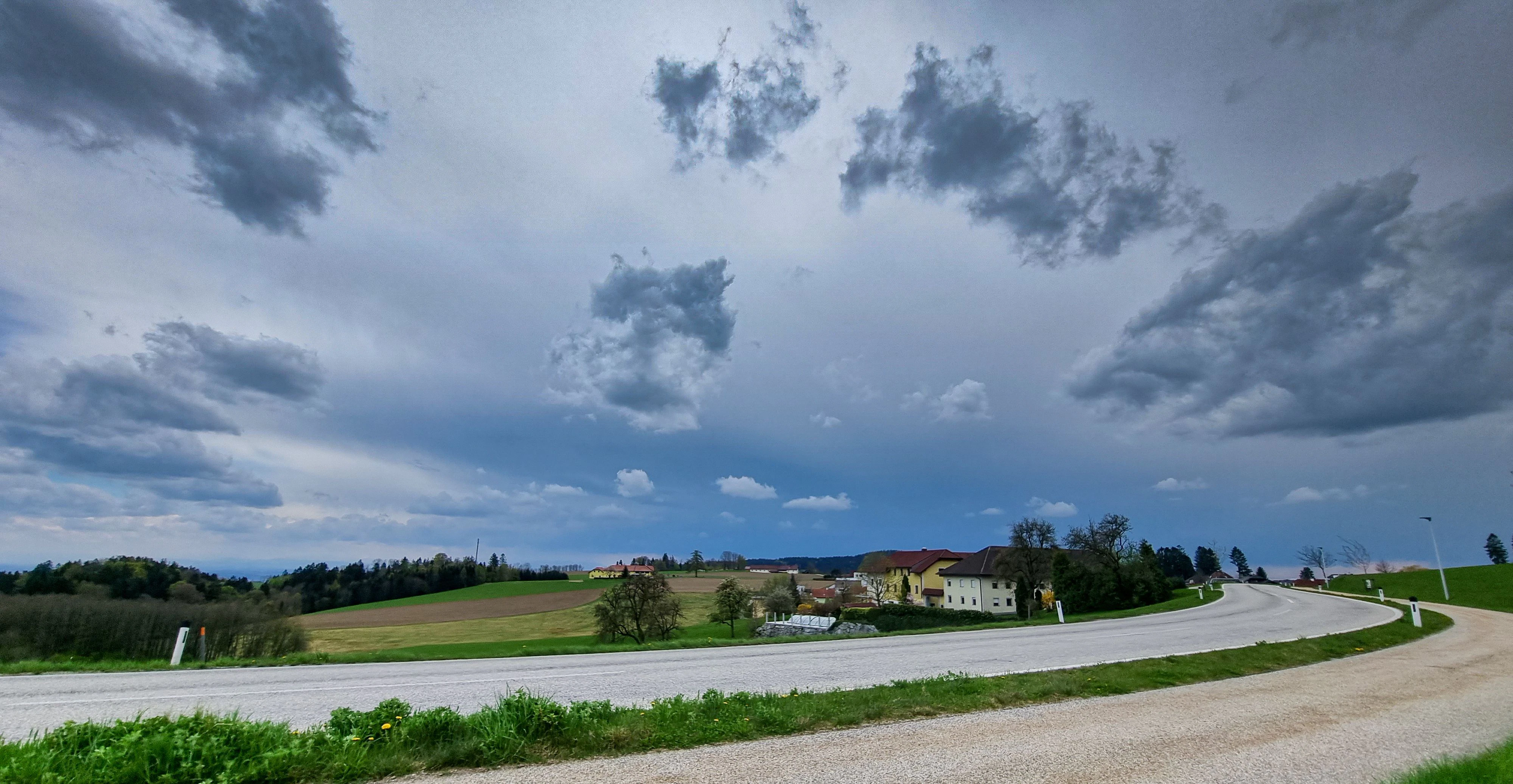 Das Foto wurde am Sonntagnachmittag gegen 14.30 Uhr in Neulichtenberg bei Linz aufgenommen.